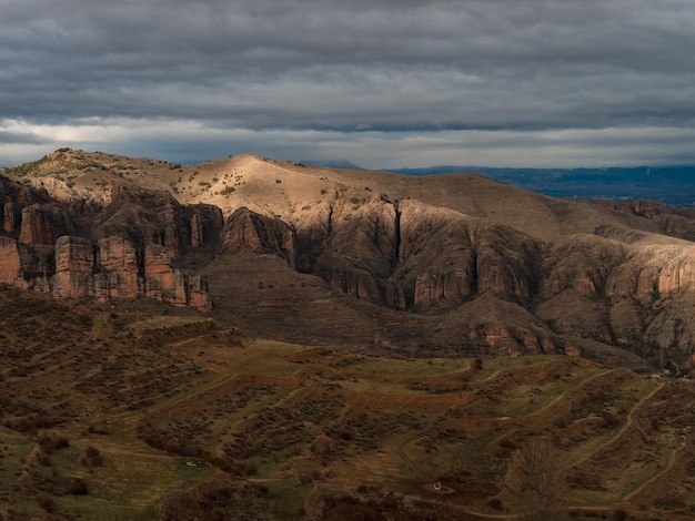 Rock canyon in de berg viguera la rioja Spanje diciembre 2021