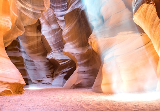 Foto formazione rocciosa in antelope canyon nella pagina