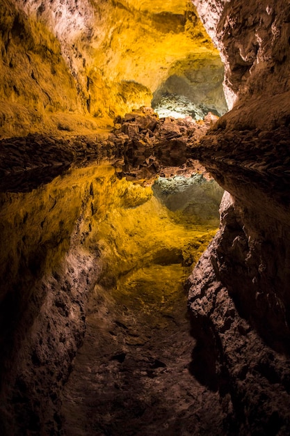 Фото Каменные образования в пещере