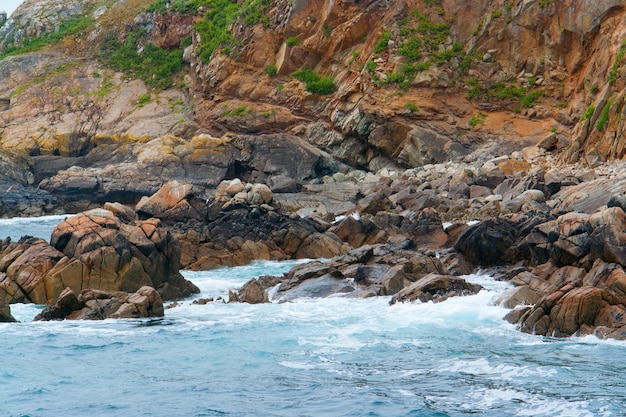 Photo rock formation on sea shore