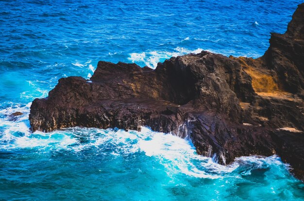 Photo rock formation in sea