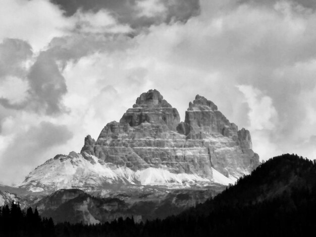 Foto formazioni rocciose contro il cielo