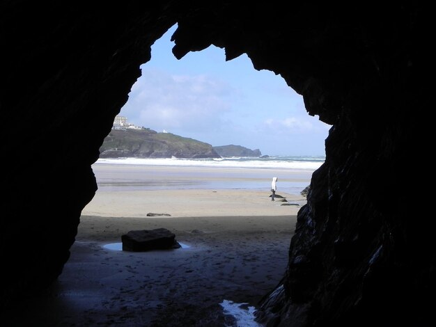 Photo rock formations on beach