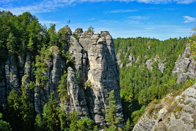 Foto formazioni rocciose in sassonia svizzera in germania