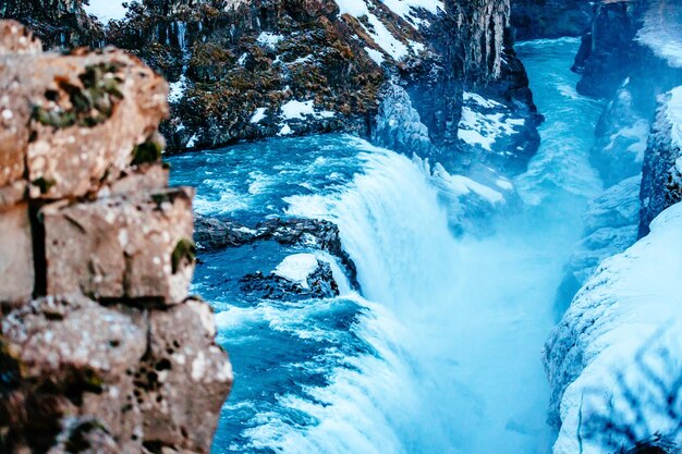 Foto formazioni rocciose in mare