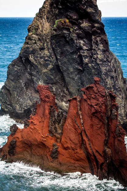 Formazioni rocciose in mare