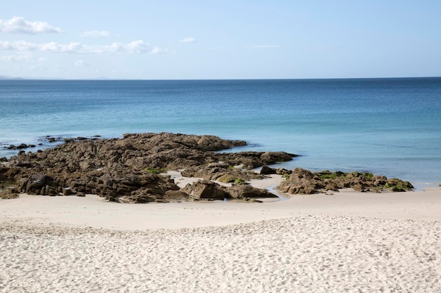 Камень и песок на пляже Лангостейра, Финистерре, Коста-де-ла-Муэрте, Галисия, Испания