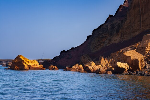 Photo rock on the sea of linosa, pelagie island. sicily