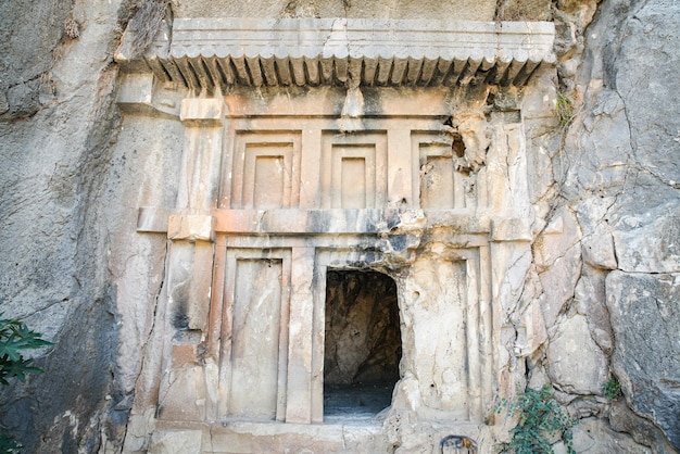 Demre Antalya Turkiye의 Myra 고대 도시의 바위 무덤