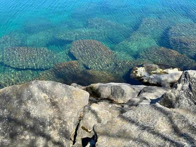 Фото Скалы и море морской пейзаж с скалами голубая морская вода скалы под водой