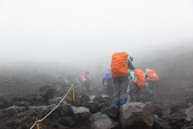 Photo rocks on mountain against sky