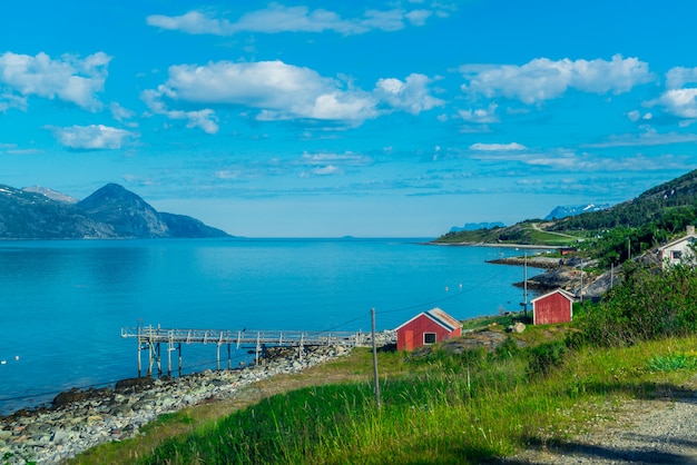 Sognefjord의 바위, 세계에서 세 번째로 긴 피요르드, 노르웨이에서 가장 큰 피요르드.