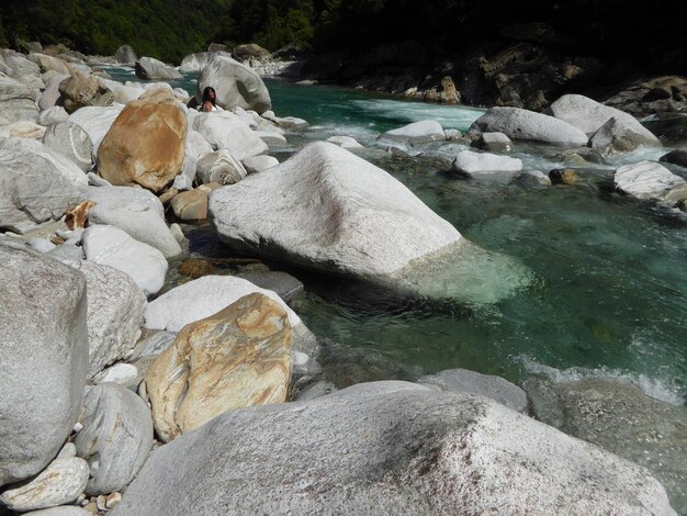 Foto rocce in acqua