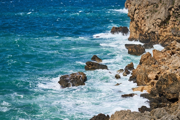岩と波の背景