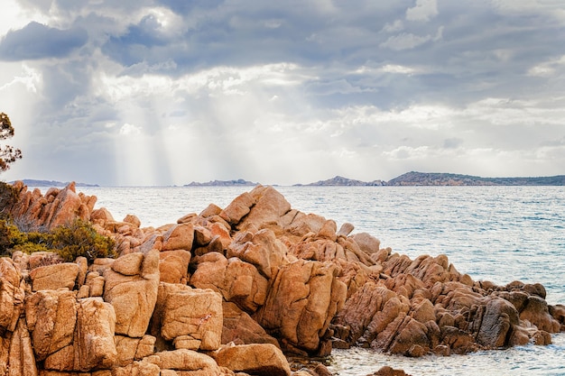 Rocky Capriccioli Beach in Costa Smeralda, Sardinië, Italië