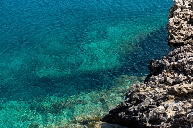 Foto costa rocciosa di cipro