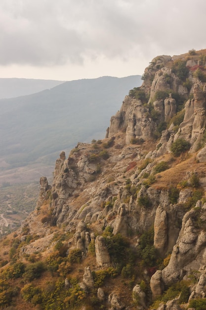 Скалистые уступы на вершине хребта Демерджи