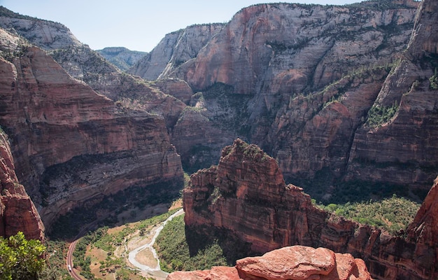 Foto montagne rocciose contro il cielo al parco nazionale di zion