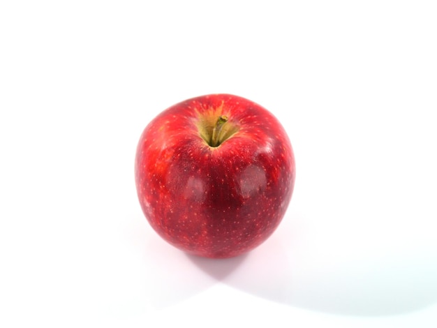 Rode appel op witte achtergrond