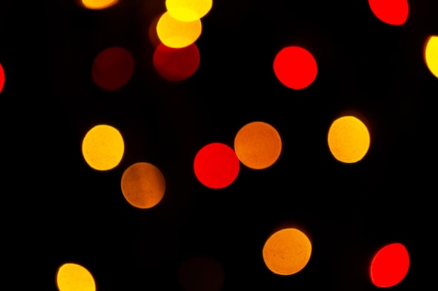 Rode bokeh licht achtergrond, wazig kerstverlichting voor vakantie decoratie foto