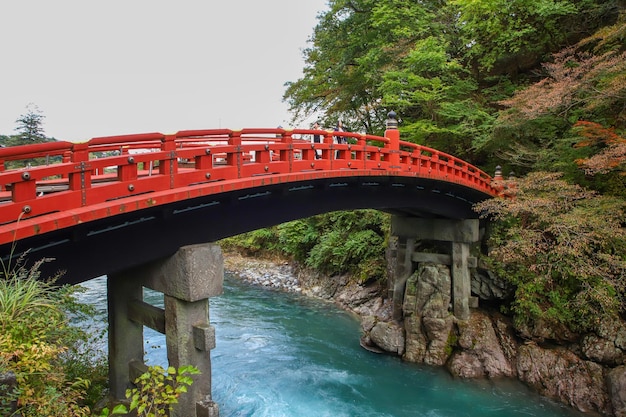 Foto rode brug bij de werelderfgoedstad niko japan