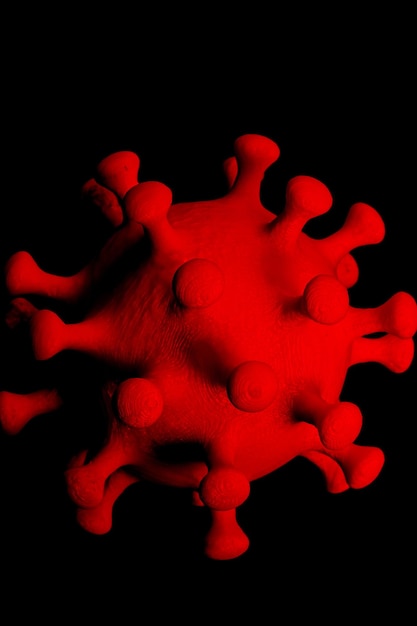 Rode coronavirus op zwarte achtergrond close-up