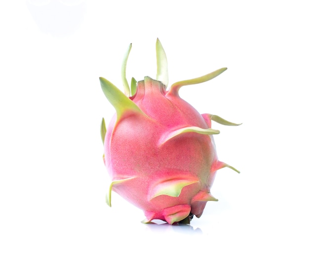 Rode Dragon Fruit of Tropisch Fruit op een witte achtergrond