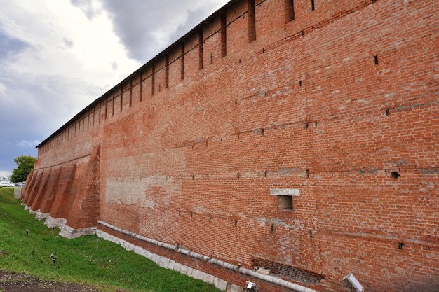 Foto rode fort, rode muur, metselwerk van een oud fort