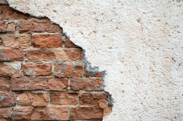 Rode gebroken muur bij aardbeving