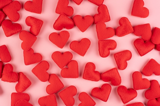 Rode hartvorm decoratie op roze. Liefde, bruiloft, romantische en Happy Valentine dag vakantie concept