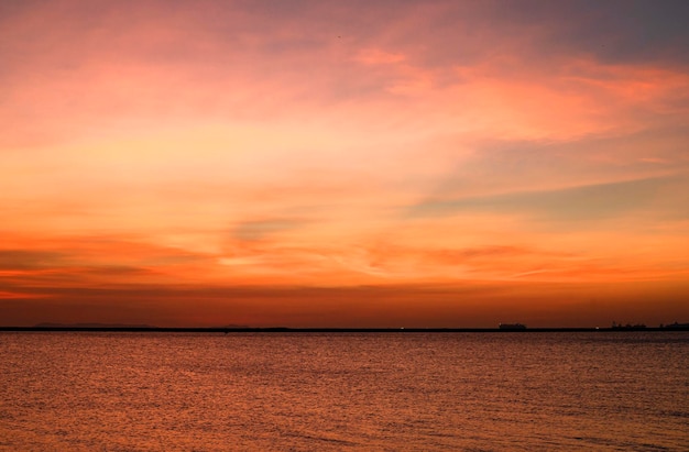 Foto rode hemelachtergrond zonsondergang lichte achtergrond