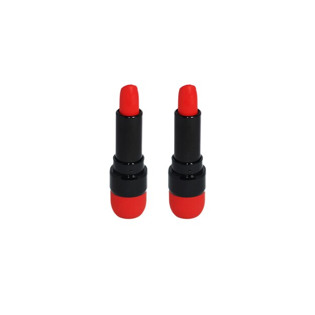 Rode kleur Lipstic product op de witte achtergrond.