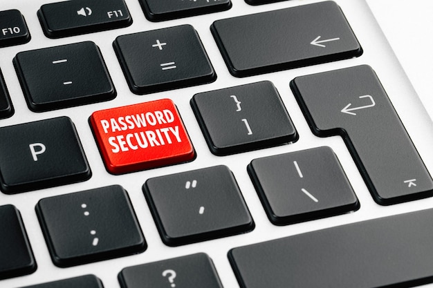 Rode knop met tekst PASSWORD SECURITY op toetsenbord close-up weergave