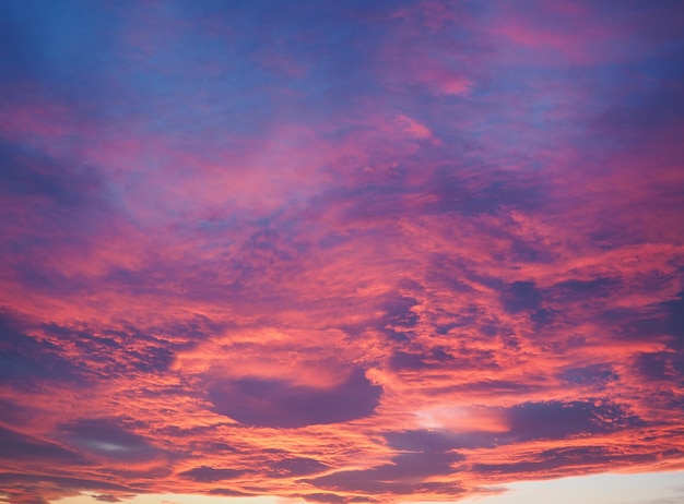 Rode lucht bij zonsondergang