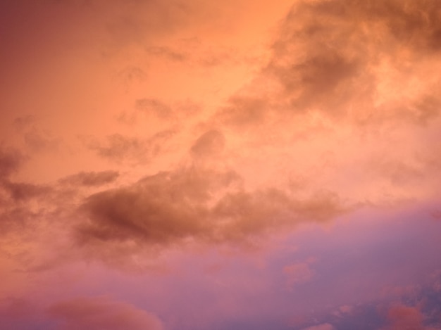 Rode lucht bij zonsondergang