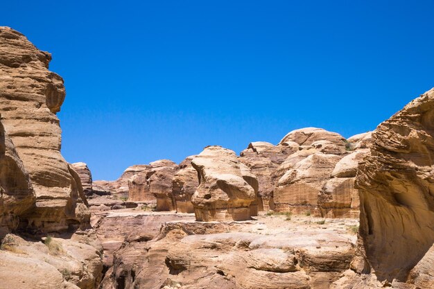 Rode rotsformaties in Petra Jordan