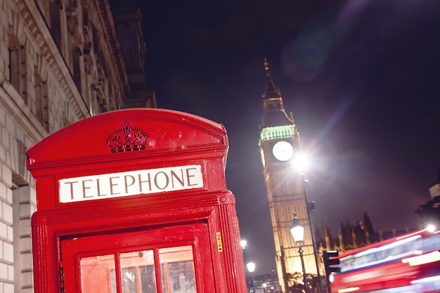 Rode telefooncel en Big Ben in Londen