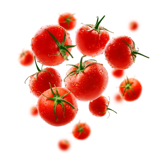 Rode tomaten zweven op een witte achtergrond