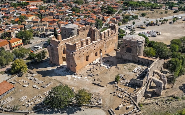 Rode Zaalbasiliek in Bergama. Ruïnes van een tempel uit het Romeinse tijdperk