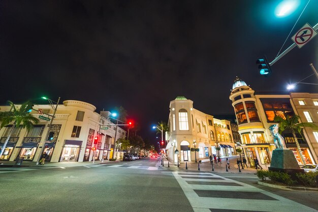 Foto rodeo drive 's nachts californië