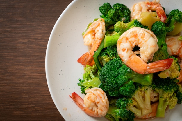 roergebakken broccoli met garnalen - huisgemaakte gerechten