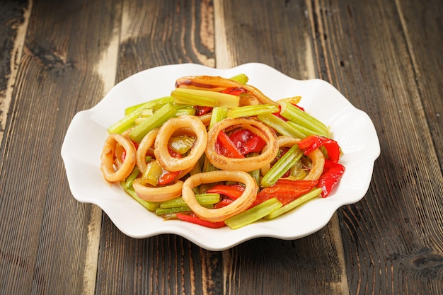 Roergebakken Calamari Ringen met Chinese Homestyle Groenten en Selderij