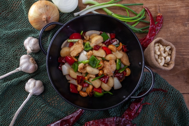 Roergebakken kip met cashewnoten, Thais eten