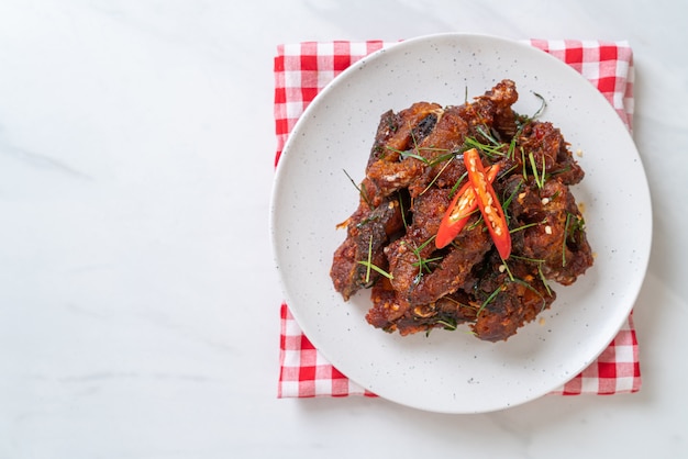 Roergebakken meerval met chilipasta