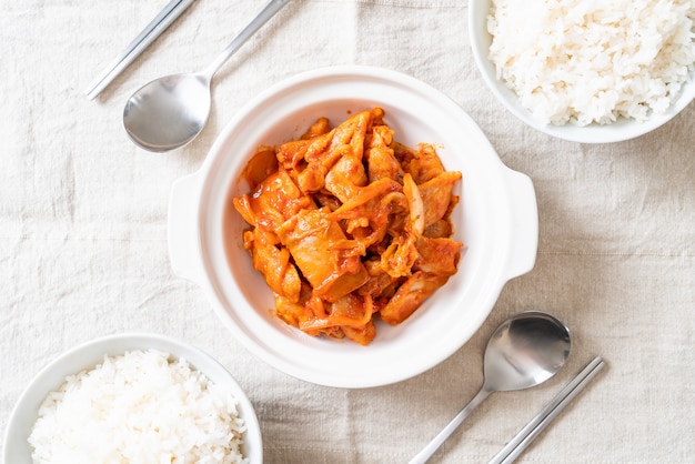 roergebakken varkensvlees met kimchi