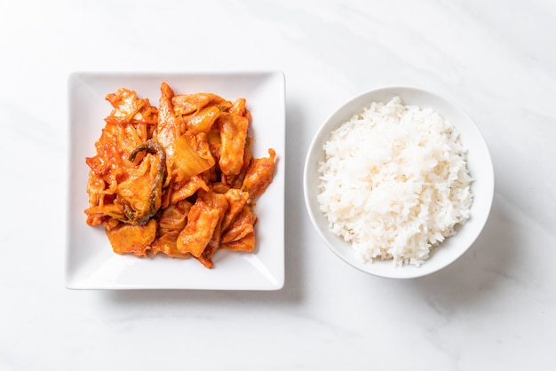 roergebakken varkensvlees met kimchi