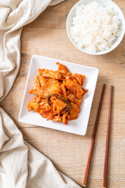 roergebakken varkensvlees met kimchi