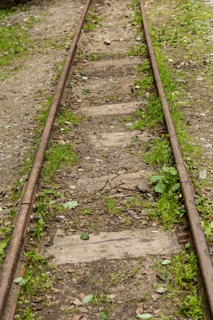 Roestige oude spoorweg