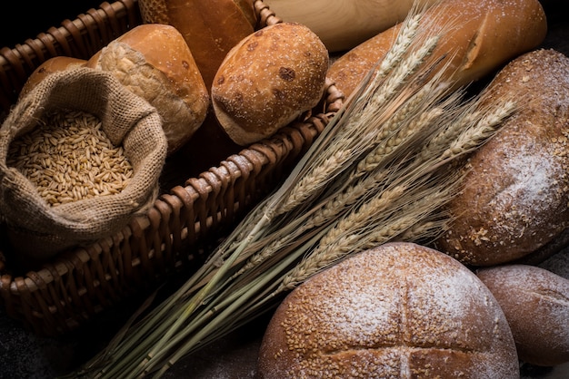 Rogge gesneden brood op de tafel