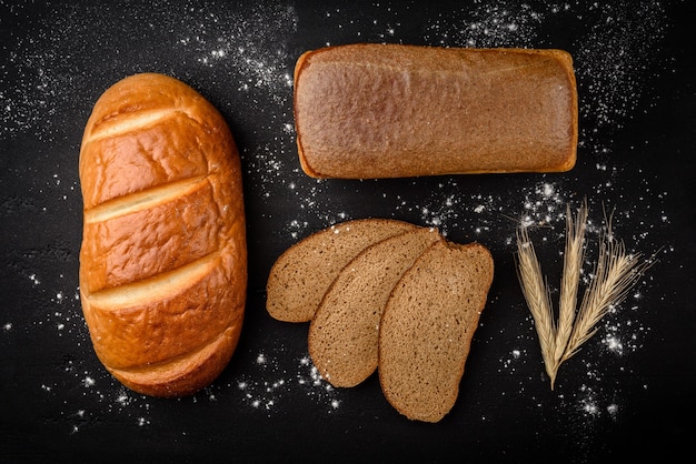 Roggebrood en brood op tafel